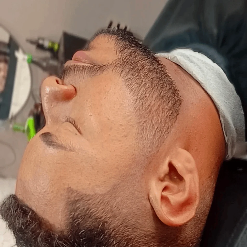 Processo de corte degradê fade masculino premium
