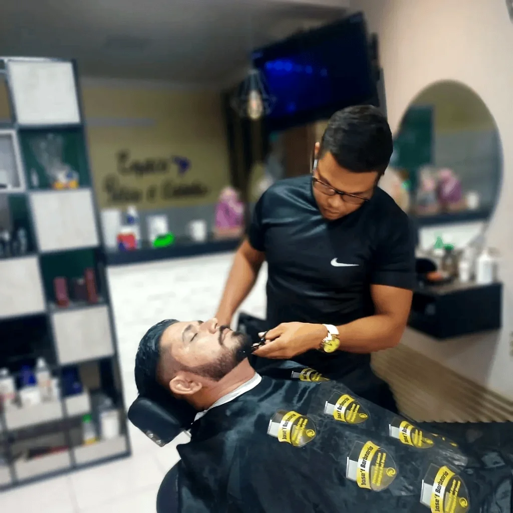 Tratamento completo de cuidados masculinos com a barba na Josef Barbearia