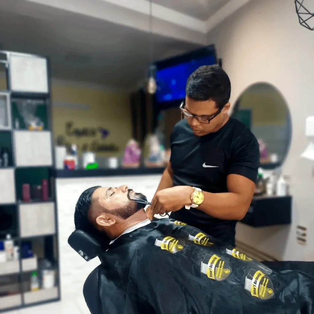 Corte clássico e alinhado masculino com finalização de qualidade na Josef Barbearia